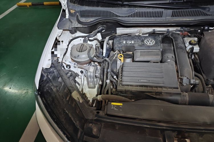 Used Volkswagen Golf Sportsvan 2016 230TSI Manual Entry-Level Trim Engine Bay Right
