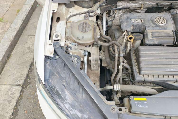 Used Volkswagen Golf Sportsvan 2016 230TSI Automatic Trend Edition Engine Bay Right