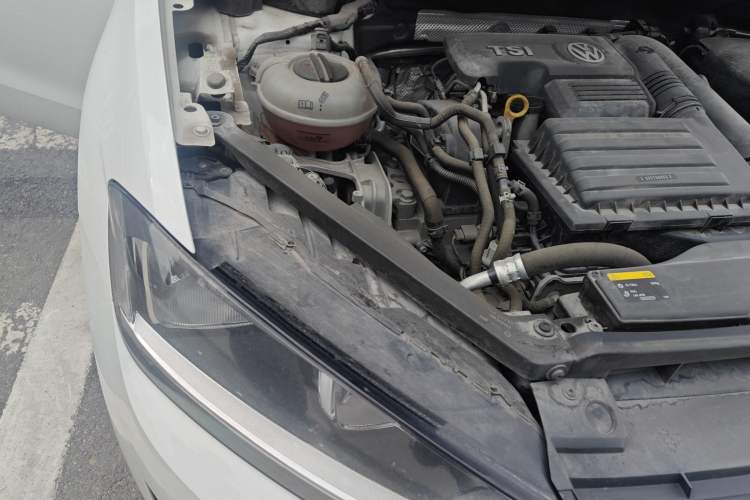 Used Volkswagen Golf Sportsvan 2016 230TSI Automatic Trend Edition Engine Bay Right