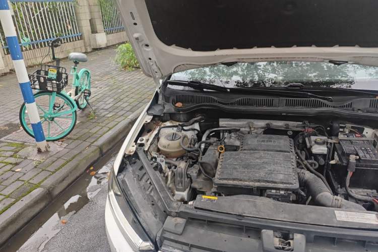 Used Volkswagen Golf Sportsvan 2016 1.6L Automatic Comfort Model Engine Bay Right
