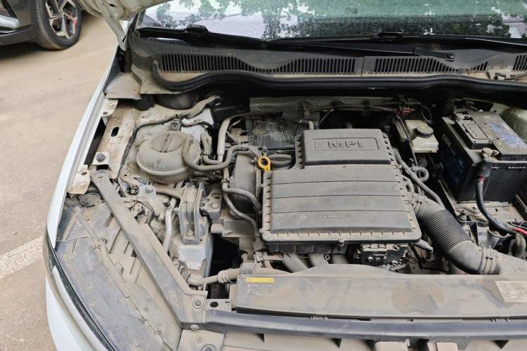 Used Volkswagen Golf Sportsvan 2016 1.6L Automatic Comfort Model Engine Bay Right