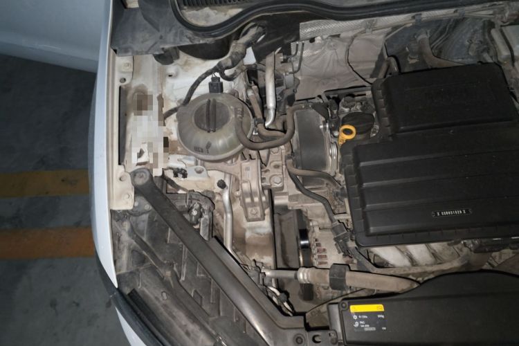 Used Volkswagen Golf Sportsvan 2016 1.6L Automatic Comfort Model Engine Bay Right