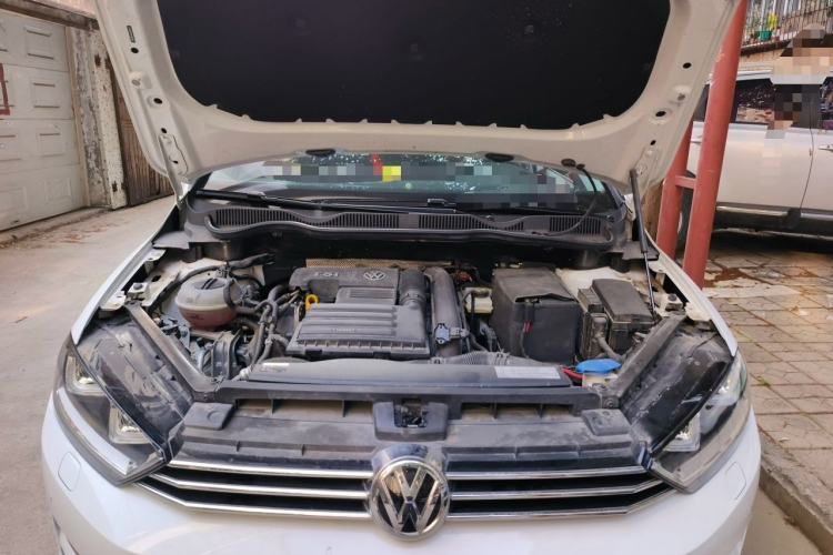 Used Volkswagen Golf Sportsvan 2016 280TSI Automatic Flagship Model Engine Bay