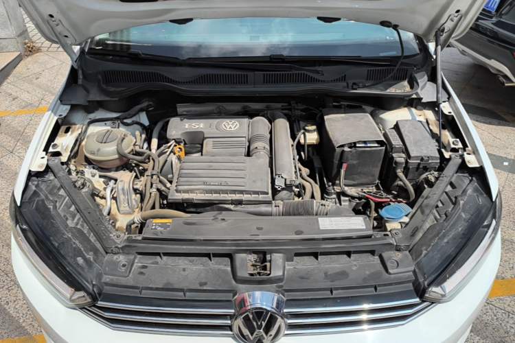 Used Volkswagen Golf Sportsvan 2016 230TSI Automatic Trend Edition Engine Bay