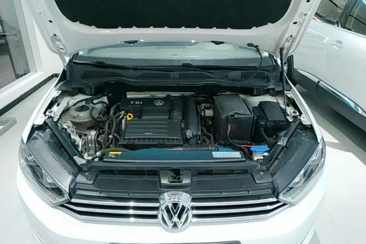 Used Volkswagen Golf Sportsvan 2016 280TSI Automatic Luxury Model Engine Bay
