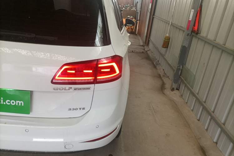 Used Volkswagen Golf Sportsvan 2016 230TSI Automatic Trend Edition Exterior 3