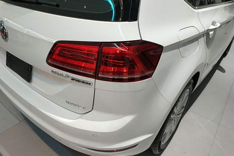 Used Volkswagen Golf Sportsvan 2016 280TSI Automatic Luxury Model Exterior 3