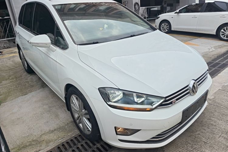 Used Volkswagen Golf Sportsvan 2016 230TSI Automatic Luxury Version Front Right 45 Deg
