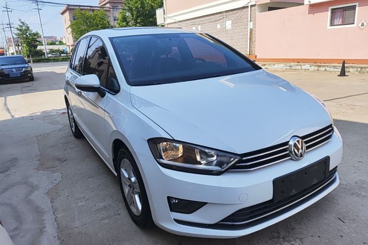 Used Volkswagen Golf Sportsvan 2016 1.6L Automatic Comfort Model Front Right 45 Deg