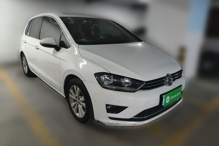 Used Volkswagen Golf Sportsvan 2016 230TSI Manual Entry-Level Trim Front Right 45 Deg