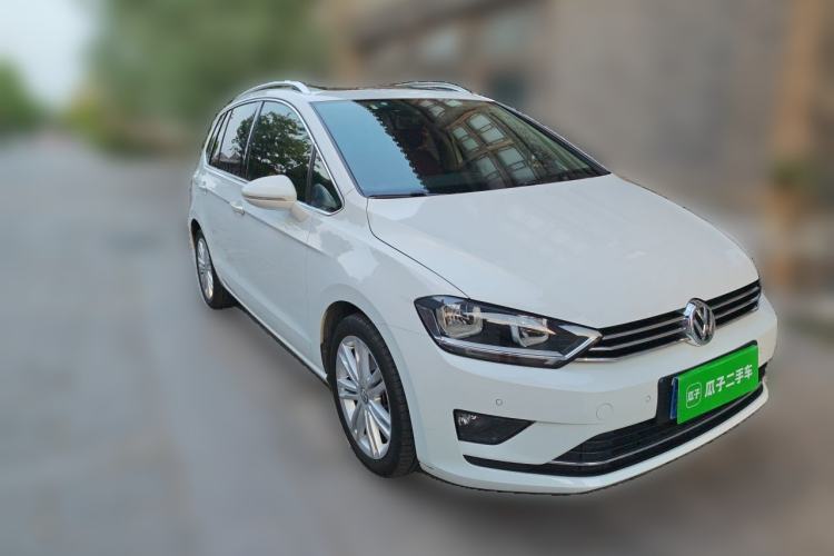 Used Volkswagen Golf Sportsvan 2016 230TSI Automatic Luxury Version Front Right 45 Deg