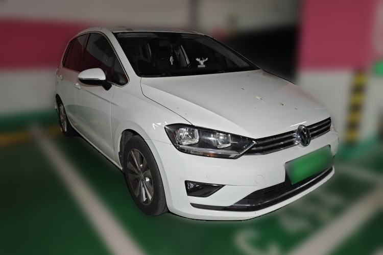 Used Volkswagen Golf Sportsvan 2016 230TSI Manual Entry-Level Trim Front Right 45 Deg