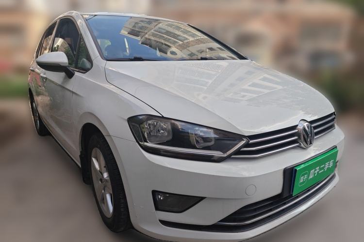 Used Volkswagen Golf Sportsvan 2016 1.6L Manual Comfort Model Front Right 45 Deg