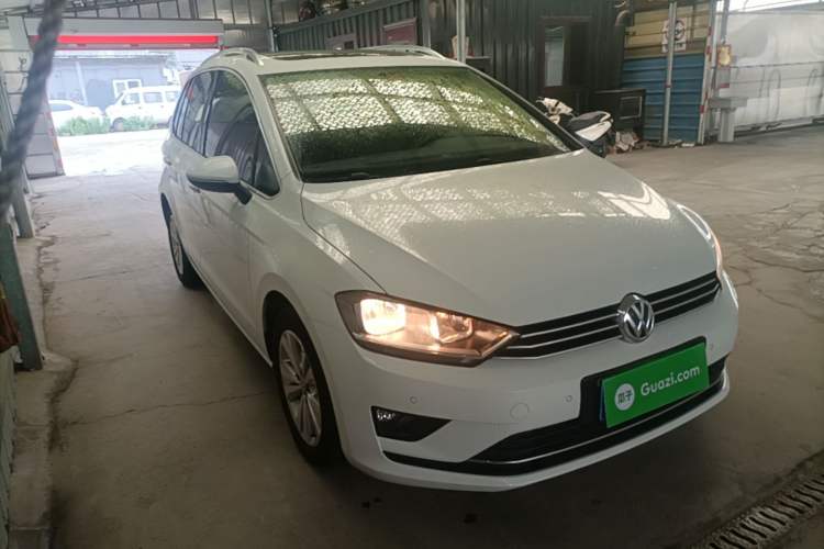 Used Volkswagen Golf Sportsvan 2016 230TSI Automatic Trend Edition Front Right 45 Deg