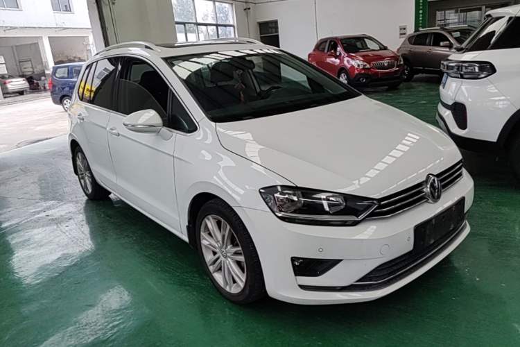 Used Volkswagen Golf Sportsvan 2016 280TSI Automatic Luxury Model Front Right 45 Deg