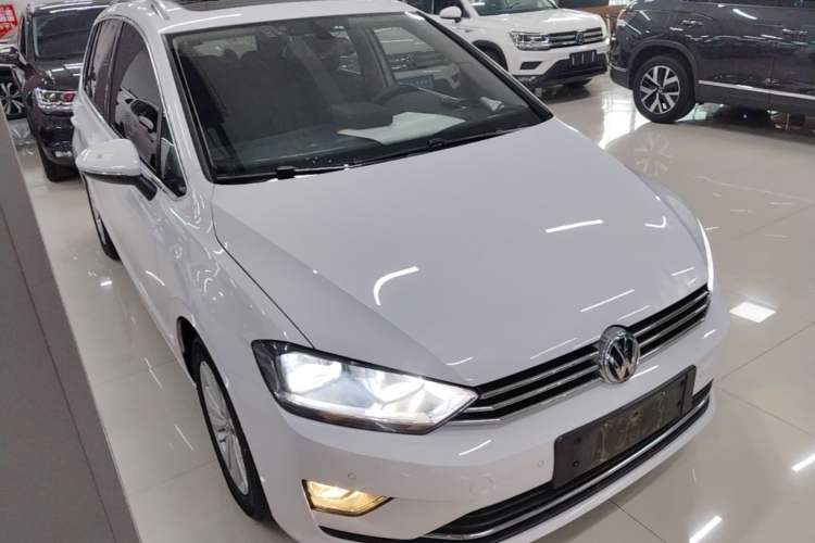 Used Volkswagen Golf Sportsvan 2016 230TSI Automatic Trend Edition Front Right 45 Deg