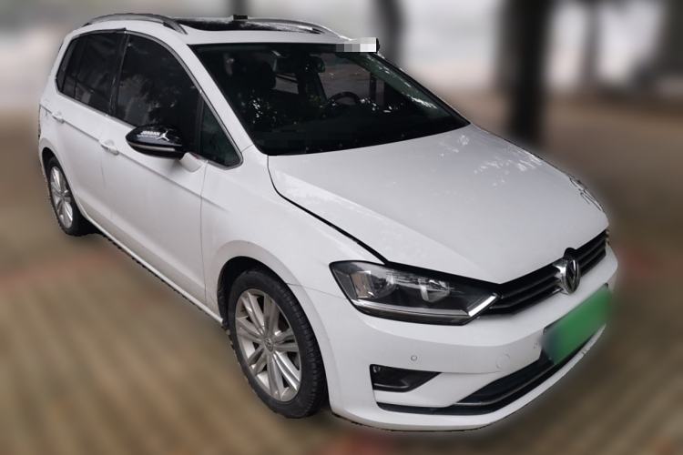 Used Volkswagen Golf Sportsvan 2016 230TSI Automatic Luxury Version Front Right 45 Deg