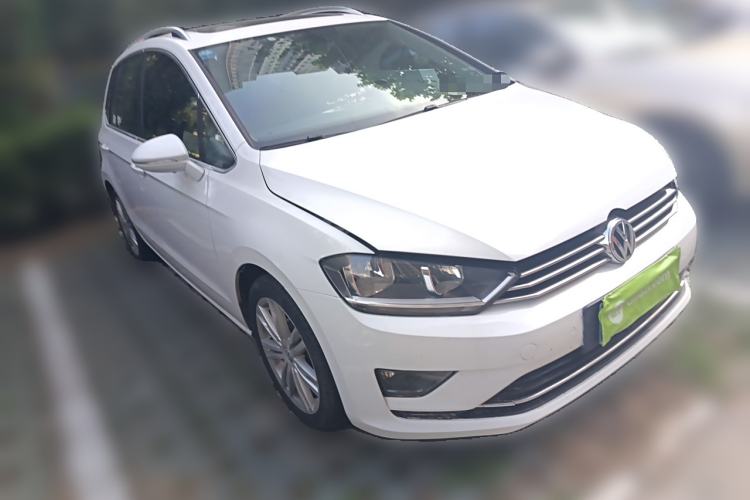 Used Volkswagen Golf Sportsvan 2016 280TSI Automatic Luxury Model Front Right 45 Deg