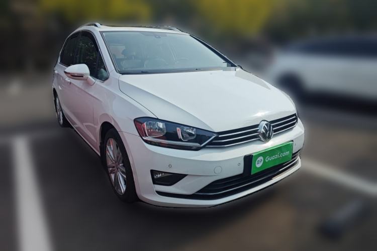 Used Volkswagen Golf Sportsvan 2016 280TSI Automatic Luxury Model Front Right 45 Deg