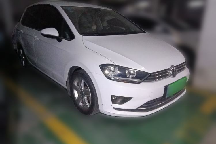 Used Volkswagen Golf Sportsvan 2016 1.6L Automatic Comfort Model Front Right 45 Deg