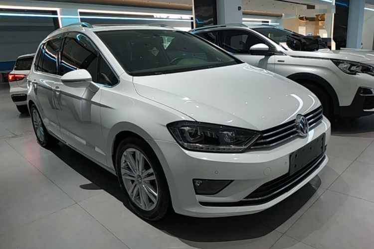 Used Volkswagen Golf Sportsvan 2016 280TSI Automatic Luxury Model Front Right 45 Deg
