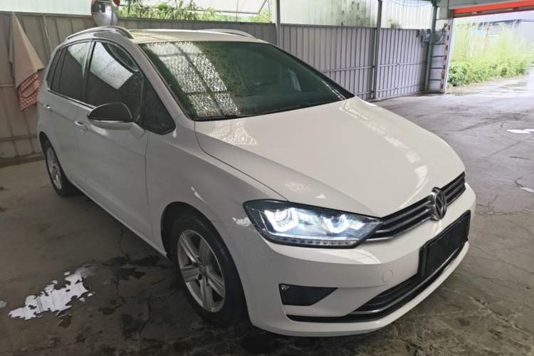 Used Volkswagen Golf Sportsvan 2016 1.6L Automatic Comfort Model Front Right 45 Deg