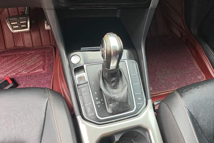 Used Volkswagen Golf Sportsvan 2016 230TSI Automatic Luxury Version Gear Lever