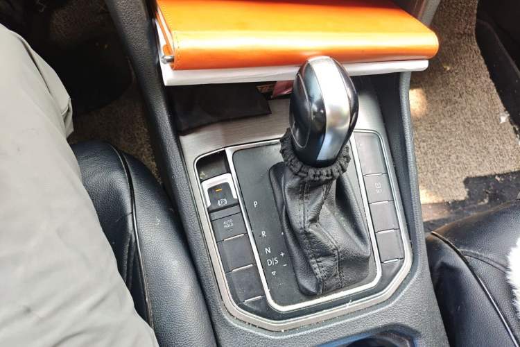 Used Volkswagen Golf Sportsvan 2016 1.6L Automatic Comfort Model Gear Lever