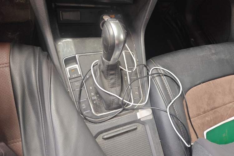 Used Volkswagen Golf Sportsvan 2016 230TSI Automatic Trend Edition Gear Lever