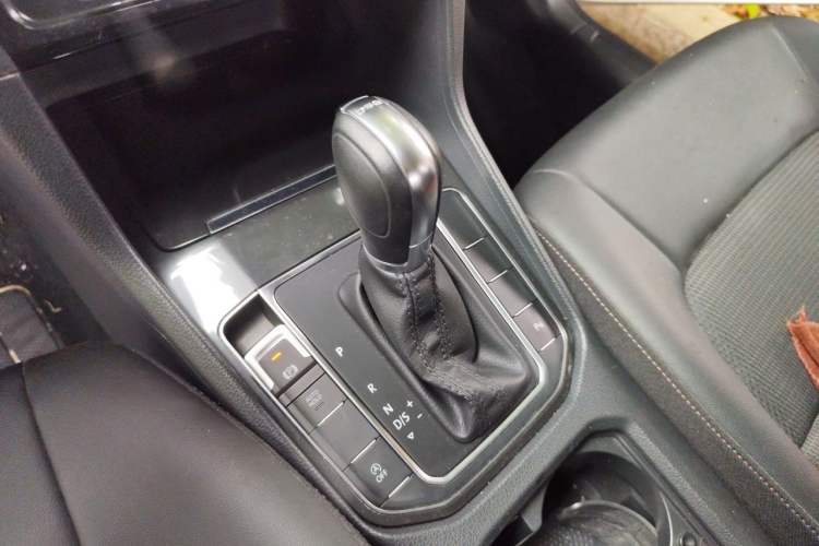 Used Volkswagen Golf Sportsvan 2016 230TSI Automatic Trend Edition Gear Lever