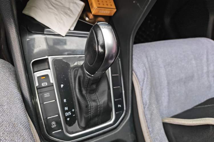 Used Volkswagen Golf Sportsvan 2016 230TSI Automatic Trend Edition Gear Lever