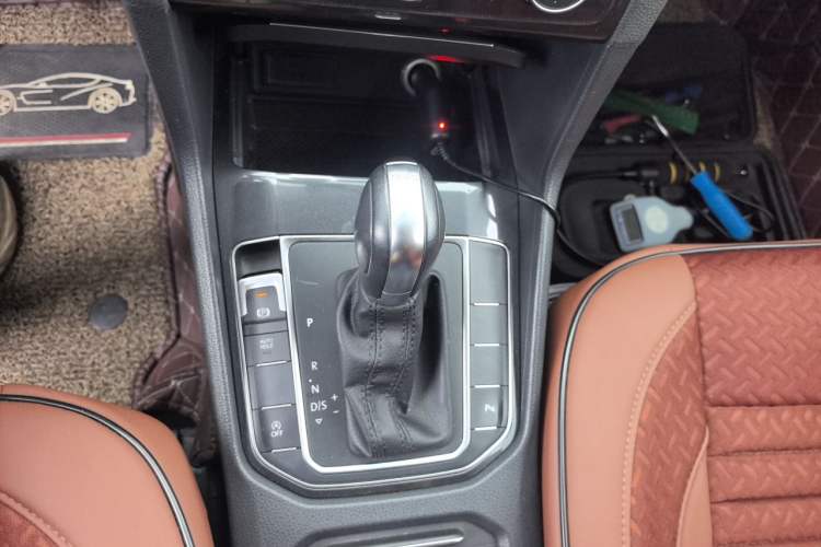 Used Volkswagen Golf Sportsvan 2016 230TSI Automatic Trend Edition Gear Lever