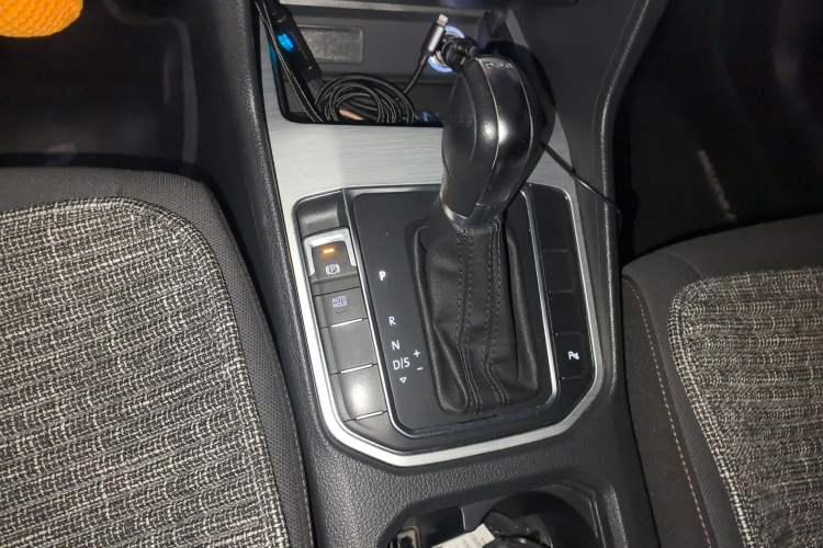 Used Volkswagen Golf Sportsvan 2016 230TSI Automatic Trend Edition Gear Lever