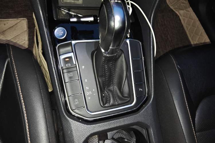Used Volkswagen Golf Sportsvan 2016 280TSI Automatic Luxury Model Gear Lever