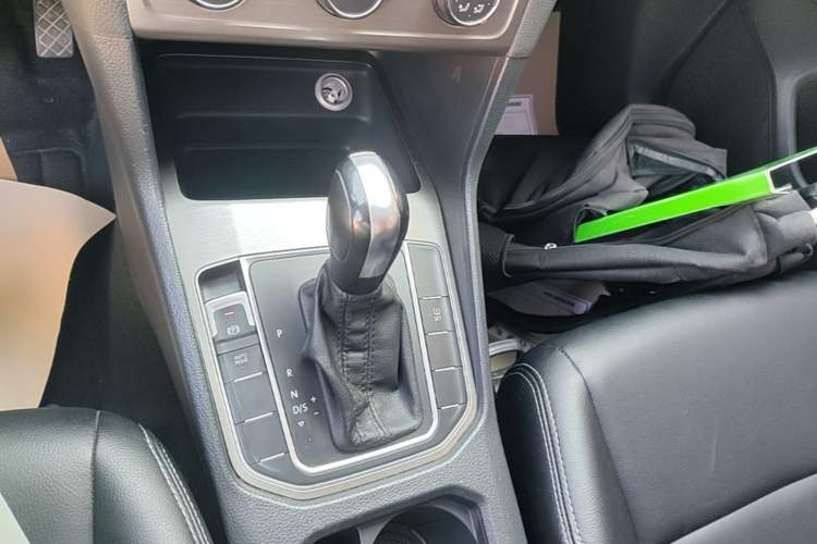 Used Volkswagen Golf Sportsvan 2016 1.6L Automatic Comfort Model Gear Lever
