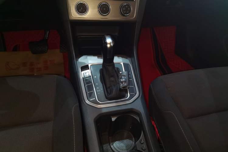 Used Volkswagen Golf Sportsvan 2016 1.6L Automatic Comfort Model Gear Lever