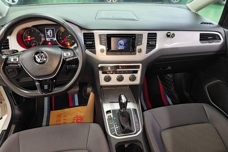 Used Volkswagen Golf Sportsvan 2016 180TSI Automatic Trend Model Gear Lever