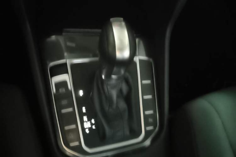 Used Volkswagen Golf Sportsvan 2016 230TSI Automatic Trend Edition Gear Lever