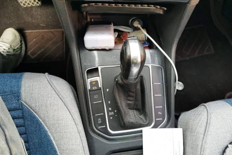 Used Volkswagen Golf Sportsvan 2016 230TSI Automatic Trend Edition Gear Lever