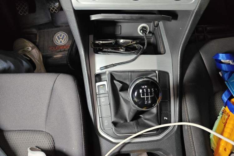 Used Volkswagen Golf Sportsvan 2016 230TSI Manual Entry-Level Trim Gear Lever