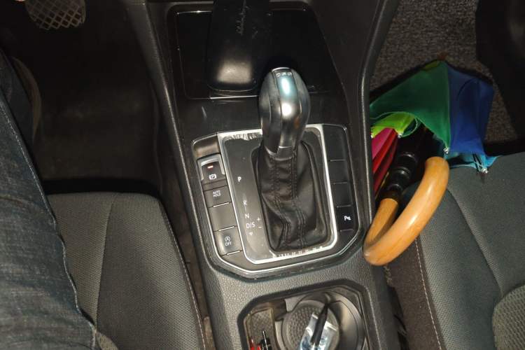 Used Volkswagen Golf Sportsvan 2016 230TSI Automatic Trend Edition Gear Lever