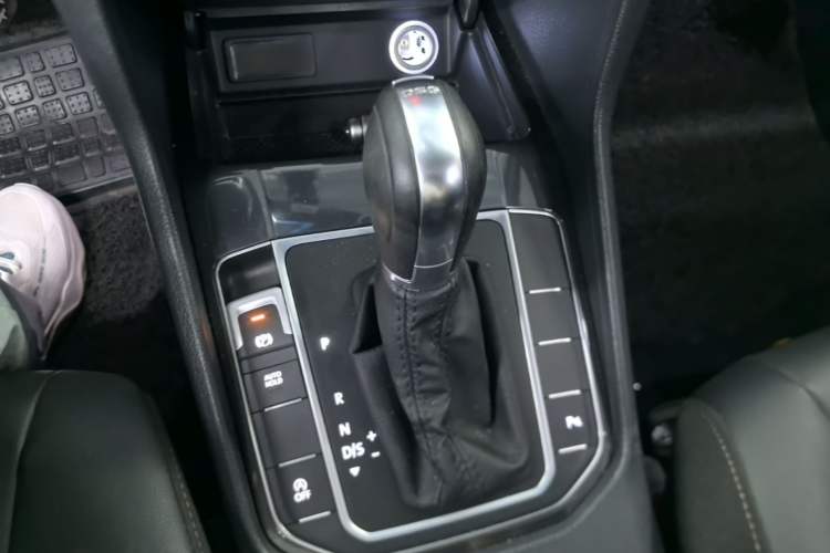 Used Volkswagen Golf Sportsvan 2016 230TSI Automatic Trend Edition Gear Lever