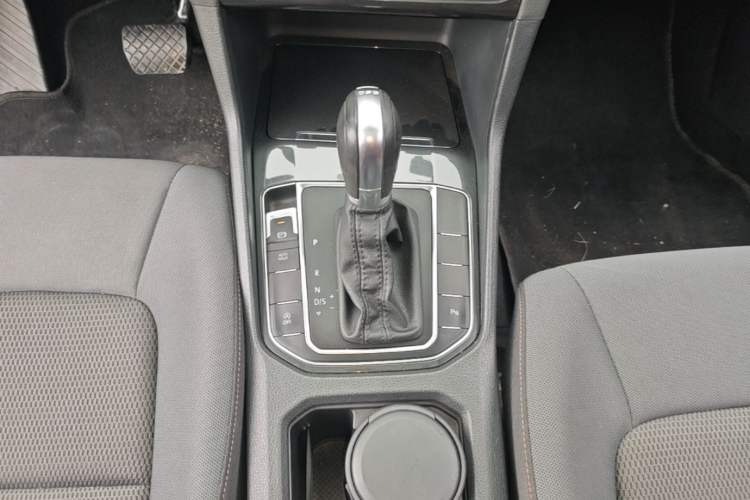 Used Volkswagen Golf Sportsvan 2016 230TSI Automatic Trend Edition Gear Lever