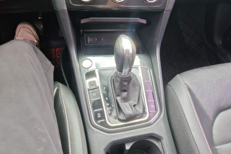 Used Volkswagen Golf Sportsvan 2016 280TSI Automatic Luxury Model Gear Lever