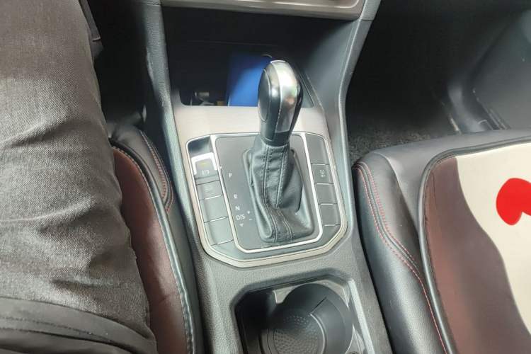 Used Volkswagen Golf Sportsvan 2016 1.6L Automatic Comfort Model Gear Lever