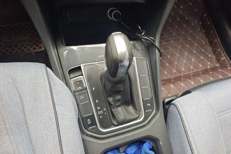 Used Volkswagen Golf Sportsvan 2016 230TSI Automatic Trend Edition Gear Lever