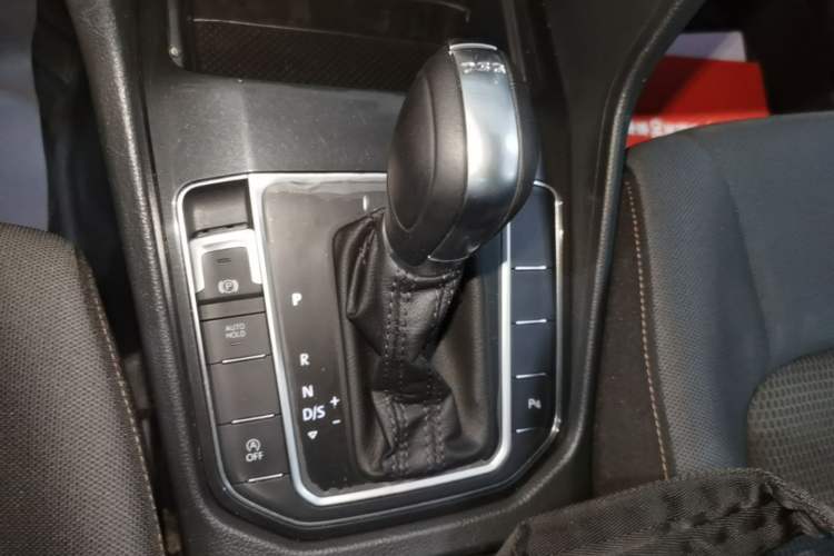 Used Volkswagen Golf Sportsvan 2016 230TSI Automatic Trend Edition Gear Lever