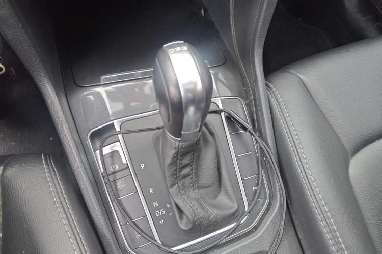 Used Volkswagen Golf Sportsvan 2016 230TSI Automatic Trend Edition Gear Lever
