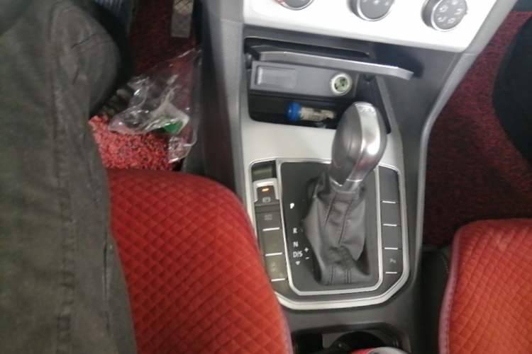 Used Volkswagen Golf Sportsvan 2016 230TSI Automatic Trend Edition Gear Lever
