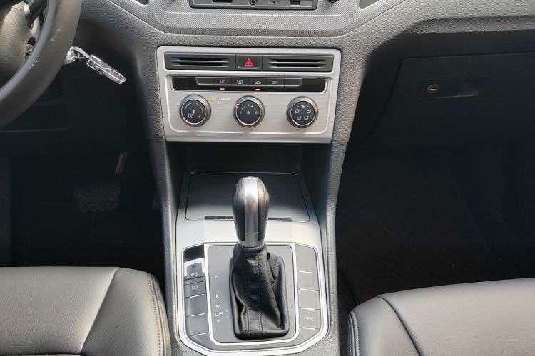 Used Volkswagen Golf Sportsvan 2016 230TSI Automatic Trend Edition Gear Lever